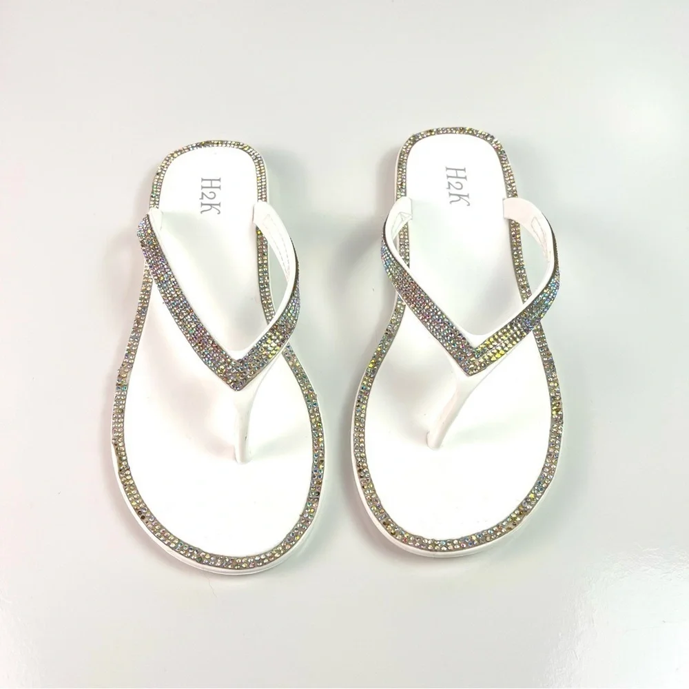 White and Silver Iridescent Stone Trim Flip Flop Thong Sandals Sz 7